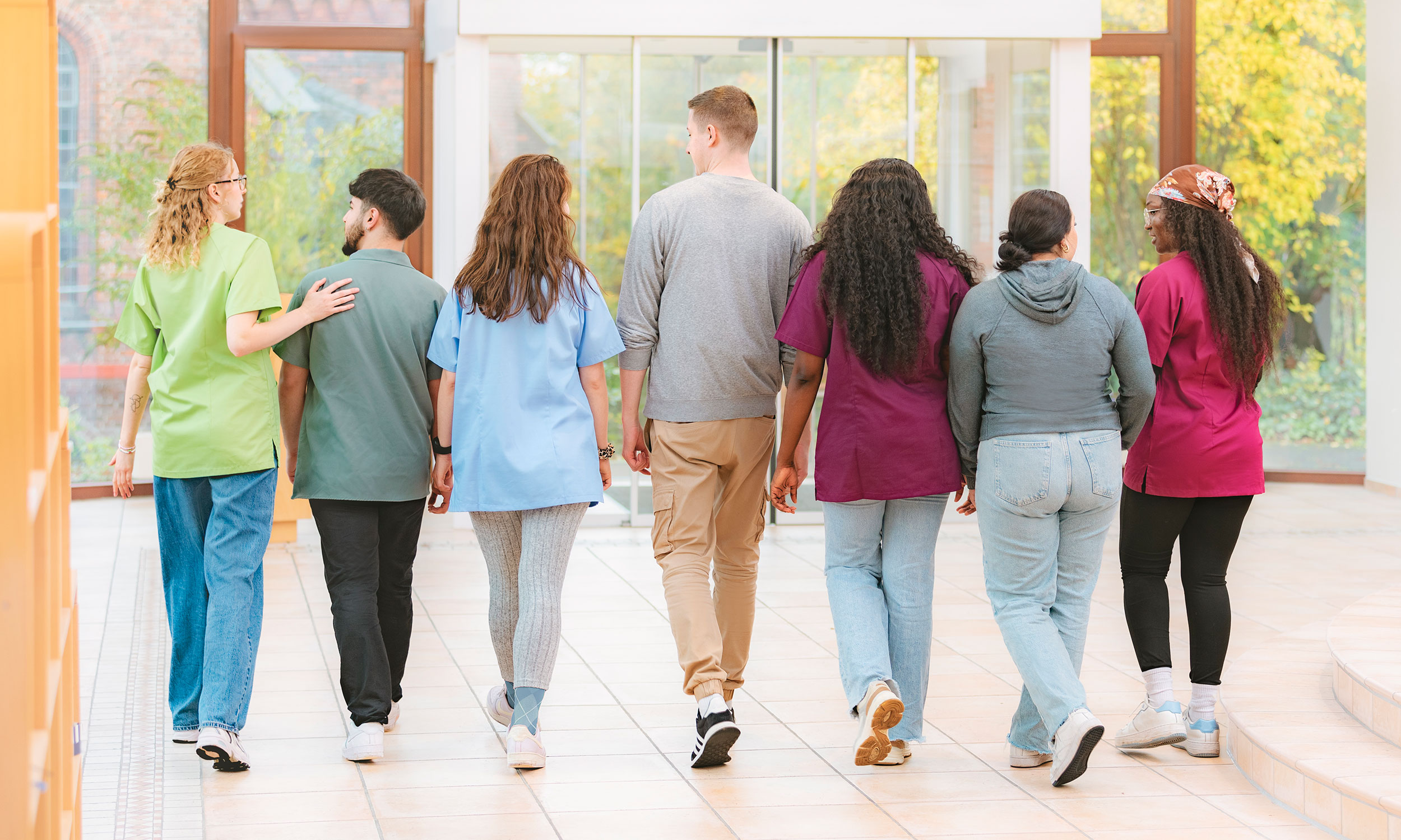 Sieben Auszubildende verlassen die Schule